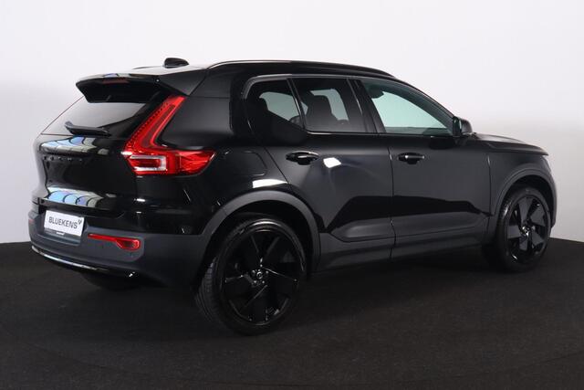 Volvo XC40 B3 Plus Dark - Panorama/schuifdak - IntelliSafe Assist & Surround - Harman/Kardon audio - Parkeercamera achter - Verwarmde voorstoelen & stuur - Parkeersensoren voor & achter - Elektr. bedienb. voorstoelen met geheugen links - Draadloze tel. lader - Extra