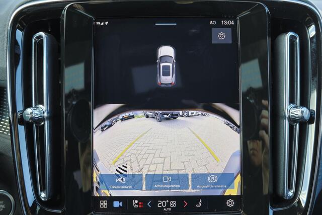 Volvo XC40 B3 Plus Dark - Panorama/schuifdak - IntelliSafe Assist & Surround - Harman/Kardon audio - Parkeercamera achter - Verwarmde voorstoelen & stuur - Parkeersensoren voor & achter - Elektr. bedienb. voorstoelen met geheugen links - Draadloze tel. lader - Extra