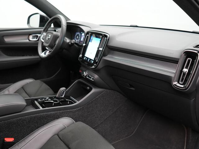 Volvo XC40 T4 Recharge R-Design Plug In Hybrid 211pk Dealer O.H PHEV | Panodak | 360 Camera | Harman Kardon Sound | Adaptive Cruise | Alcantara Sportstoelen Verwarmd | Apple Carplay | Keyless | Blis | Stuur Verwarmd | Navigatie | Virtual | DAB |