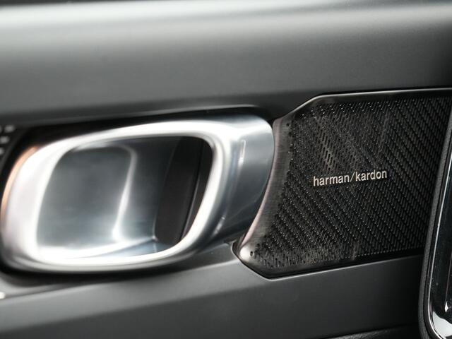 Volvo XC40 T4 Recharge R-Design Plug In Hybrid 211pk Dealer O.H PHEV | Panodak | 360 Camera | Harman Kardon Sound | Adaptive Cruise | Alcantara Sportstoelen Verwarmd | Apple Carplay | Keyless | Blis | Stuur Verwarmd | Navigatie | Virtual | DAB |