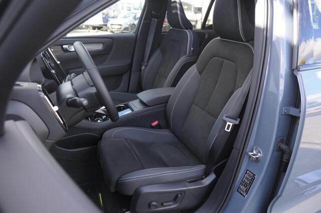 Volvo XC40 232PK Automaat Recharge Pro / Adaptieve cruise control/ Panoramadak/ Elektrische stoelen met geheugen/ BLIS/ Elektrische achterklep/ Parkeersensoren met 360 Camera/ Stoel en stuurwielverwarming/ Mistlampen/ Luxe bekleding/ 20" Velgen/ Harman kardon audio/