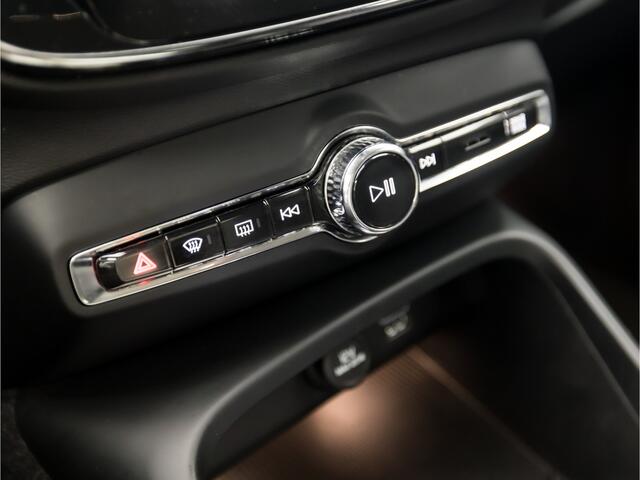 Volvo XC40 1.5 T5 Recharge Sport 263Pk Automaat (APPLE CARPLAY, GROOT NAVI, LEDER, STOELVERWARMING, CAMERA, SPORTSTOELEN, ADAPTIVE CRUISE, ELEK ACHTERKLEP, GETINT GLAS, KEYLESS, NIEUWE APK, NIEUWSTAAT)