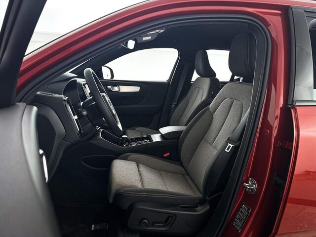 Volvo XC40 B4 Plus Dark | Parkeercamera | Stoel- en Stuurverwarming | Harman Kardon | Trekhaak