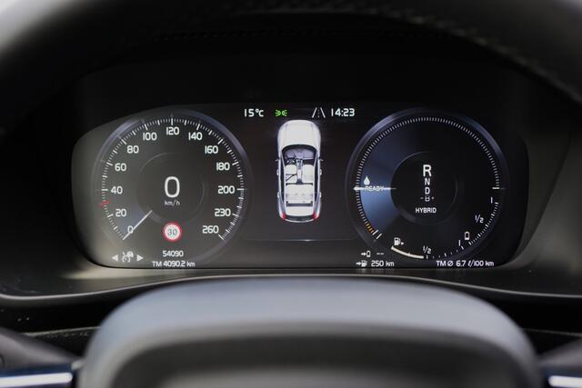 Volvo XC40 1.5 T5 Plug-in hybrid Plus Bright 262 PK, LED, Camera, Trekhaak, Stoelverwarming, Navigatie, Memory