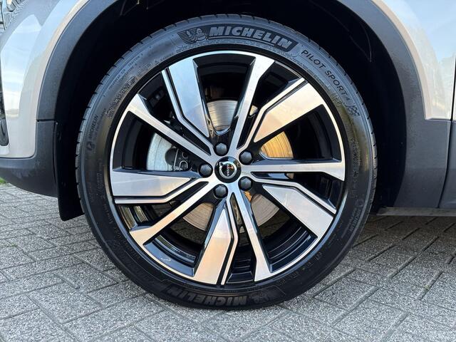 Volvo XC40 T4 Plug-in hybrid Ultimate Dark / 20" / Black Sheep pakket / Hoogglans zwart dak /