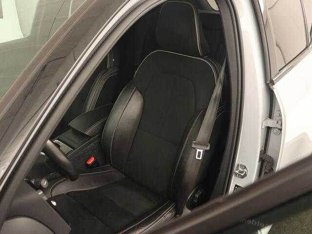 Volvo XC40 Recharge P8 AWD R-Design | Trekhaak | Camera | Carplay | Navigatie | Full LED