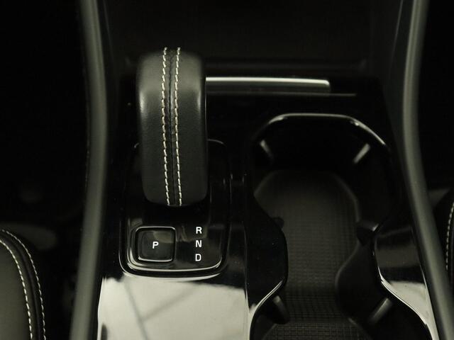 Volvo XC40 Recharge P8 AWD R-Design | Trekhaak | Camera | Carplay | Navigatie | Full LED