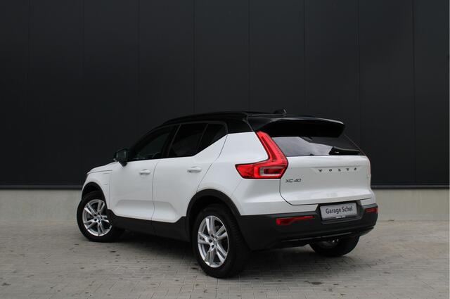Volvo XC40 1.5 T4 Recharge R-Design - ACC - Memory - Pano - 360 Camera - Stoelverwarming - H&K - Rijklaar