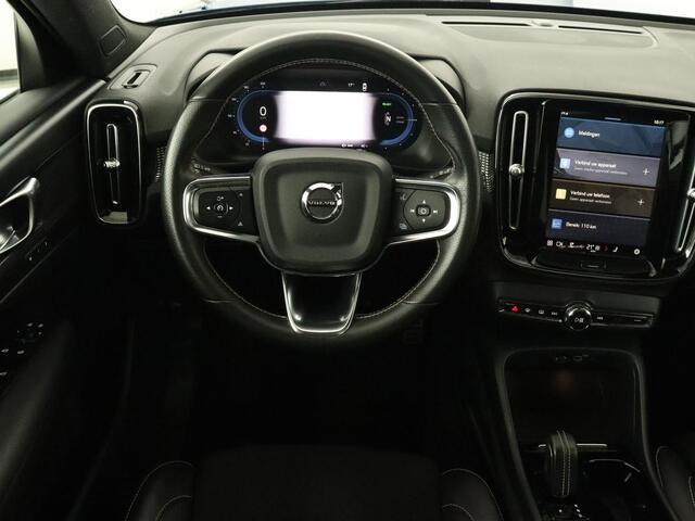 Volvo XC40 Recharge P8 AWD R Design | Panoramadak | Trekhaak | Stoel & stuurverwarming | Adaptive cruise | Carplay | Full LED | Camera | Leder/Alcantara | Keyless