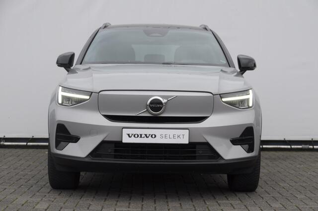 Volvo XC40 252PK Automaat Single Ext. Range Core / Lederen bekleding / Trekhaak / getint glas / Leder met alcantara interieur / Parkeersensoren met camera / Stoel - en stuurwielverwarming / Apple carplay