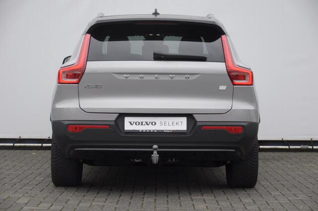 Volvo XC40 252PK Automaat Single Ext. Range Core / Lederen bekleding / Trekhaak / getint glas / Leder met alcantara interieur / Parkeersensoren met camera / Stoel - en stuurwielverwarming / Apple carplay