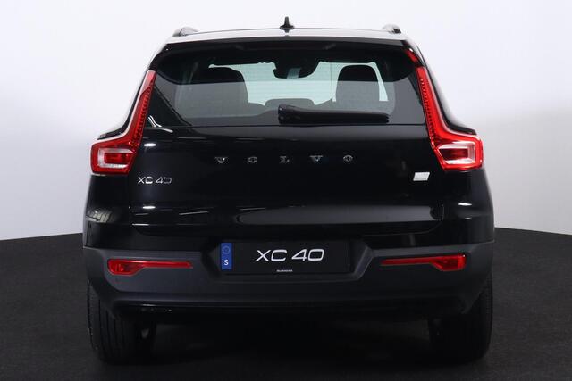 Volvo XC40 T4 Recharge R-Design Expression - Intellisafe Assist/Surround - Sensus navigatie - LED-koplampen - Parkeersensoren v/a - Parkeercamera - Getint glas - 19' LMV