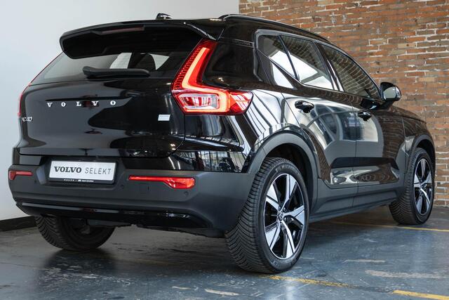 Volvo XC40 Recharge Single Motor Plus Trekhaak | Adaptive Cruise Control Met Stuurhulp | Verwarmbare Voorstoelen | Stuurwielverwarming | Draadloos Telefoon Opladen | Apple CarPlay/Android Auto | 2-Zone Electronic Climate Control | Google Services | 19 Inch Velgen