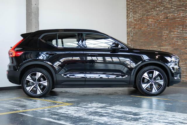 Volvo XC40 Recharge Single Motor Plus Trekhaak | Adaptive Cruise Control Met Stuurhulp | Verwarmbare Voorstoelen | Stuurwielverwarming | Draadloos Telefoon Opladen | Apple CarPlay/Android Auto | 2-Zone Electronic Climate Control | Google Services | 19 Inch Velgen