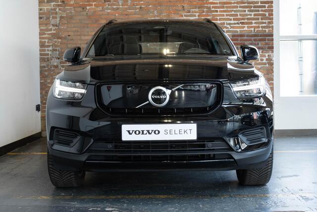 Volvo XC40 Recharge Single Motor Plus Trekhaak | Adaptive Cruise Control Met Stuurhulp | Verwarmbare Voorstoelen | Stuurwielverwarming | Draadloos Telefoon Opladen | Apple CarPlay/Android Auto | 2-Zone Electronic Climate Control | Google Services | 19 Inch Velgen