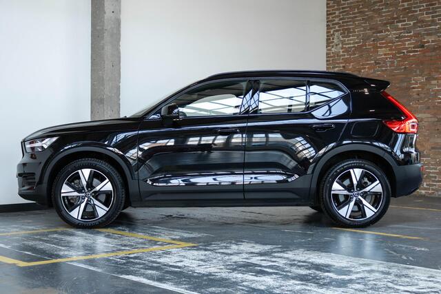 Volvo XC40 Recharge Single Motor Plus Trekhaak | Adaptive Cruise Control Met Stuurhulp | Verwarmbare Voorstoelen | Stuurwielverwarming | Draadloos Telefoon Opladen | Apple CarPlay/Android Auto | 2-Zone Electronic Climate Control | Google Services | 19 Inch Velgen
