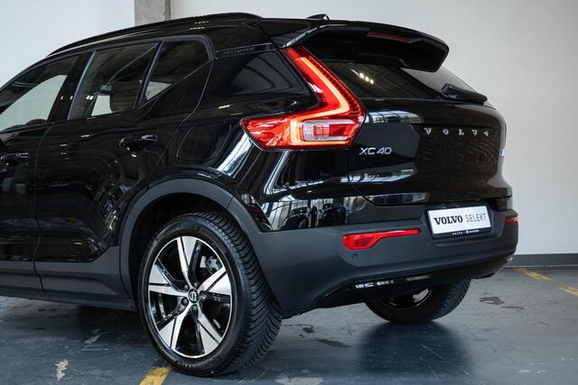 Volvo XC40 Recharge Single Motor Plus Trekhaak | Adaptive Cruise Control Met Stuurhulp | Verwarmbare Voorstoelen | Stuurwielverwarming | Draadloos Telefoon Opladen | Apple CarPlay/Android Auto | 2-Zone Electronic Climate Control | Google Services | 19 Inch Velgen