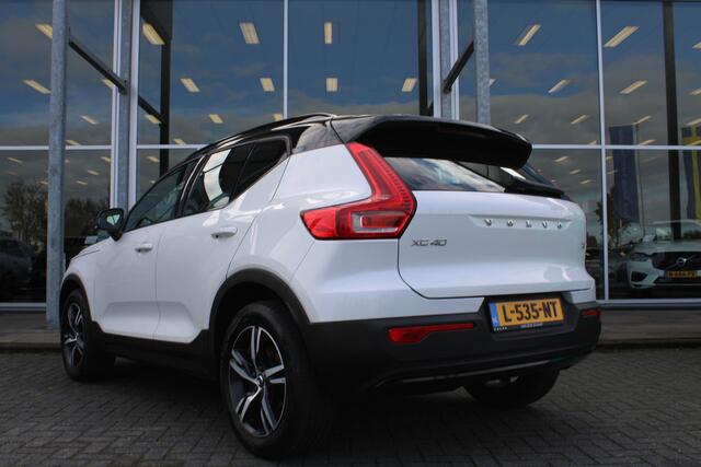 Volvo XC40 T3 Automaat R-Design | Adapt. Cruise | El. Trekhaak | Park assist V+A | Draadloze telefoonlader