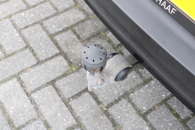 Volvo XC40 T3 Automaat R-Design | Adapt. Cruise | El. Trekhaak | Park assist V+A | Draadloze telefoonlader