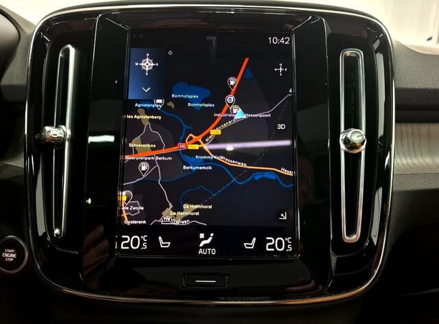 Volvo XC40 1.5 T4 Recharge 155kW/211pk DCT7 Inscription PANORAMADAK + HARMAN/KARDON + EL.TREKHAAK + CRUISE + NAVI SENSUS + BLIS + LANE ASSIST + EL.STOELEN + STUUR-&STOELVERWARMING V&A + 360 CAMERA + KEYLESS + PARKSENSOREN V&A + 19" LM-VELGEN!!