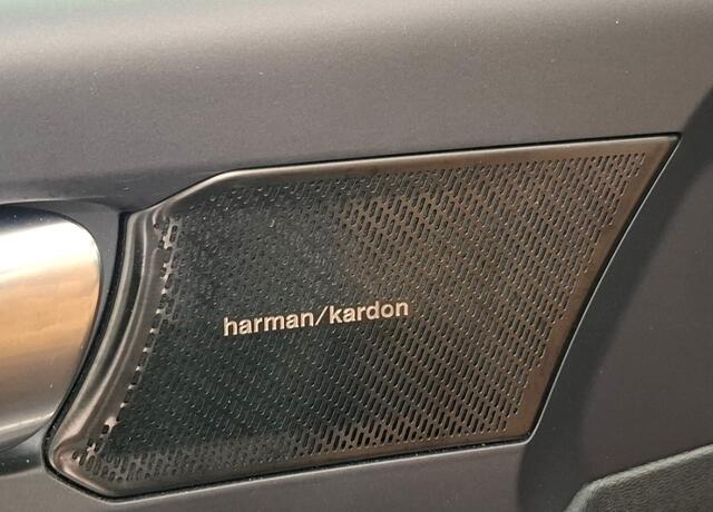Volvo XC40 1.5 T4 Recharge 155kW/211pk DCT7 Inscription PANORAMADAK + HARMAN/KARDON + EL.TREKHAAK + CRUISE + NAVI SENSUS + BLIS + LANE ASSIST + EL.STOELEN + STUUR-&STOELVERWARMING V&A + 360 CAMERA + KEYLESS + PARKSENSOREN V&A + 19" LM-VELGEN!!