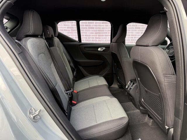 Volvo XC40 2.0 B4 Plus Dark | Memory | Trekhaak | Camera | Harman/Kardon | Keyless Entry/start | elektrisch verstelbare voorstoelen |