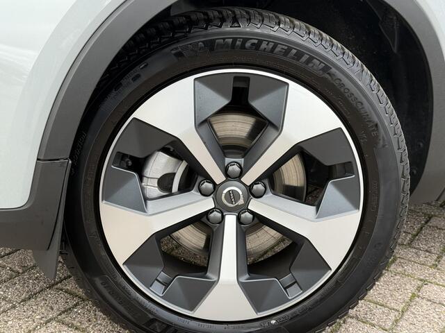 Volvo XC40 2.0 B4 Plus Dark | Memory | Trekhaak | Camera | Harman/Kardon | Keyless Entry/start | elektrisch verstelbare voorstoelen |