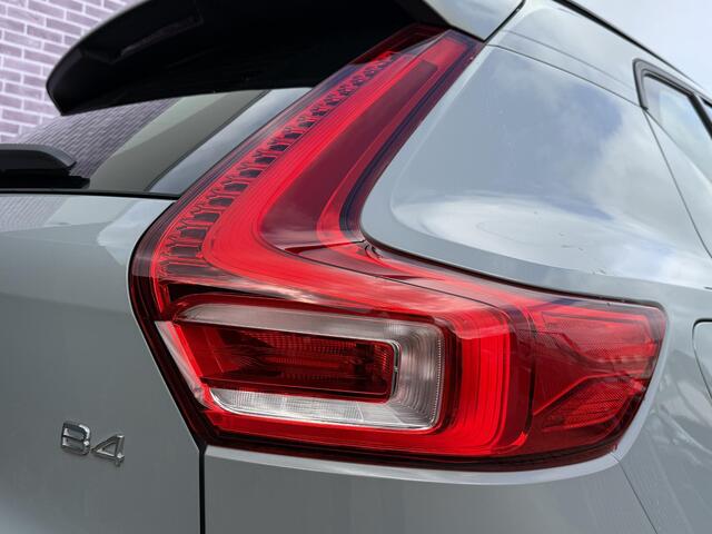 Volvo XC40 2.0 B4 Plus Dark | Memory | Trekhaak | Camera | Harman/Kardon | Keyless Entry/start | elektrisch verstelbare voorstoelen |
