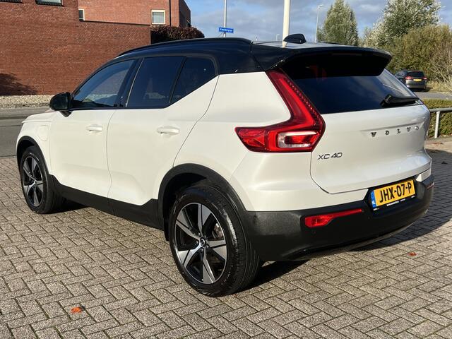 Volvo XC40 1.5 T5 Recharge 262 pk R-Design Navigatie Panoramadak Pilot Asist ACC 360 Camera Harman Kardon Elek Stoel Dab Stoel + Stuur verwarming Extra Getint Glas Wit Metallic ! Plug In Hybride