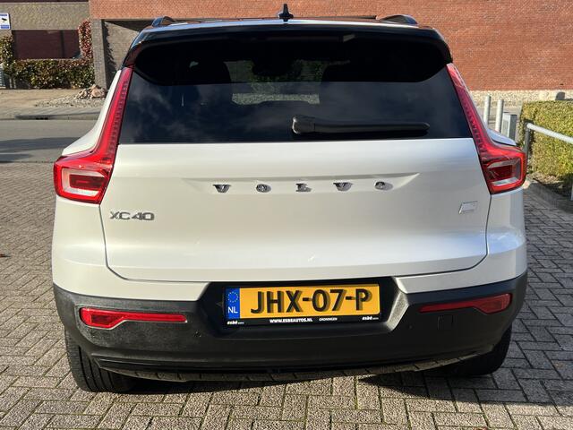Volvo XC40 1.5 T5 Recharge 262 pk R-Design Navigatie Panoramadak Pilot Asist ACC 360 Camera Harman Kardon Elek Stoel Dab Stoel + Stuur verwarming Extra Getint Glas Wit Metallic ! Plug In Hybride