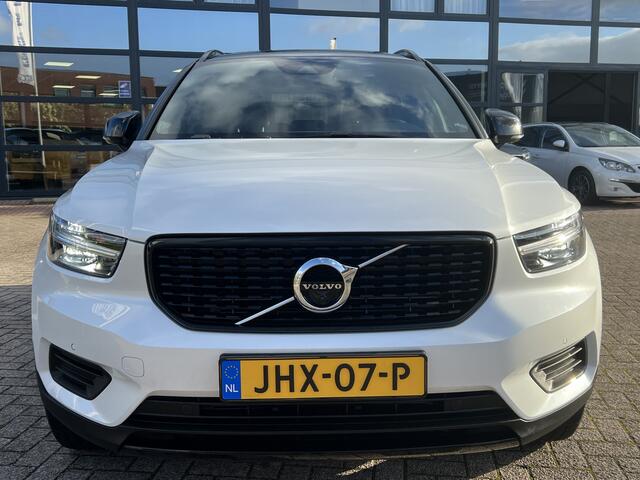 Volvo XC40 1.5 T5 Recharge 262 pk R-Design Navigatie Panoramadak Pilot Asist ACC 360 Camera Harman Kardon Elek Stoel Dab Stoel + Stuur verwarming Extra Getint Glas Wit Metallic ! Plug In Hybride