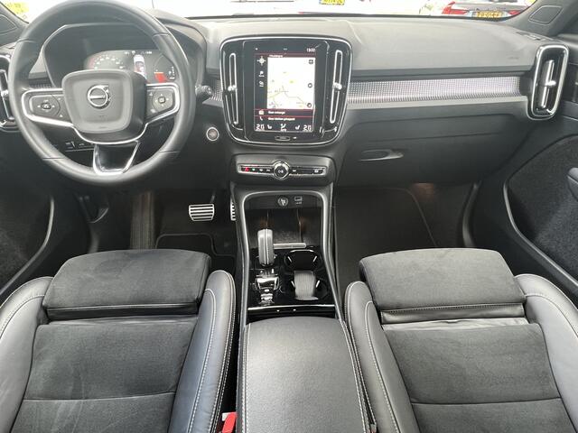 Volvo XC40 1.5 T5 Recharge 262 pk R-Design Navigatie Panoramadak Pilot Asist ACC 360 Camera Harman Kardon Elek Stoel Dab Stoel + Stuur verwarming Extra Getint Glas Wit Metallic ! Plug In Hybride