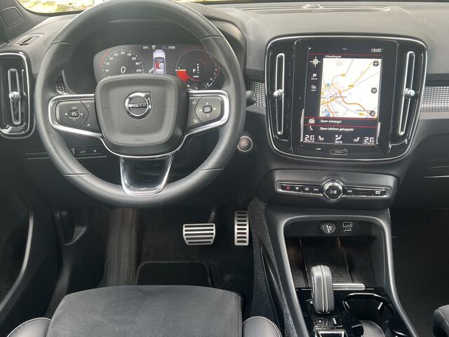 Volvo XC40 1.5 T5 Recharge 262 pk R-Design Navigatie Panoramadak Pilot Asist ACC 360 Camera Harman Kardon Elek Stoel Dab Stoel + Stuur verwarming Extra Getint Glas Wit Metallic ! Plug In Hybride
