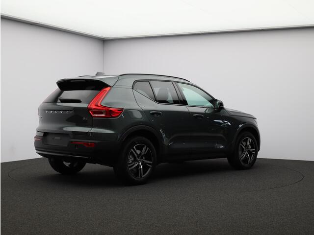 Volvo XC40 2.0 B4 Plus Dark / Panoramadak / Nubuck Bekleding / Harman Kardon / Stoel+Stuurverwarming / Getint Glas / Adaptive Cruise / BLIS /