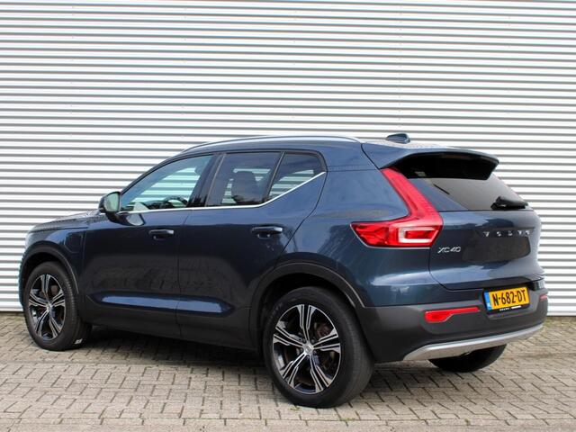 Volvo XC40 1.5 T4 Recharge Inscription Expression Automaat / Panoramadak / Leder interieur / Privacy Glass / 19" velgen