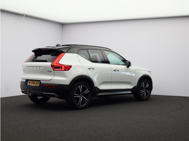 Volvo XC40 T3 Automaat R-Design / Trekhaak / Pan. dak / 360 camera/ Ext. styling / Privacy glass / CarPlay