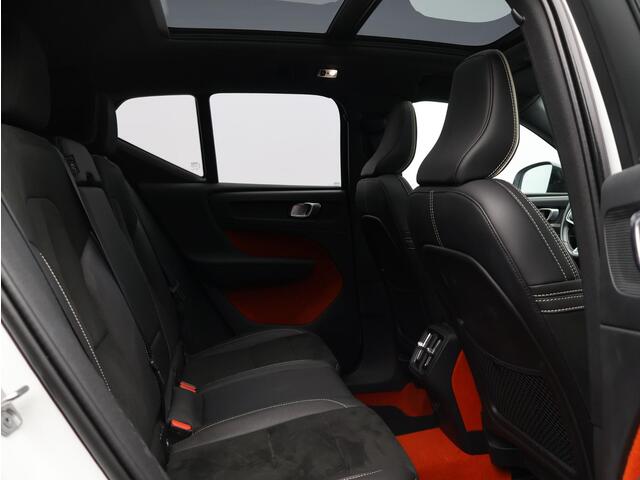 Volvo XC40 T3 Automaat R-Design / Trekhaak / Pan. dak / 360 camera/ Ext. styling / Privacy glass / CarPlay