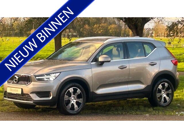 Volvo XC40 2.0 T4 AWD INSCRIPTION 23.000KM!!! 1E EIGENAAR!!! NAVIGATIE, APPLE CARPLAY, HARMAN/KARDON, LEER, STOELVERWARMING, VOORRUITVERWARMING, SFEERVERLICHTING, ELEC. ACHTERKLEP, PARKEERHULP V/A, ACHTERUITRIJCAMERA, LED-LICHT, 18"L/M-VELGEN, ENZ. ENZ. FULL OPTIONS