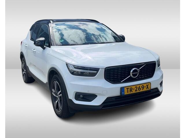 Volvo XC40 2.0 T4 R-Design / Trekhaak / Panoramadak / Camera / Harman Kardon / Leder&Alcantara / 19'' / Bliss / CarPlay / Stoelverwarming / DAB / ACC