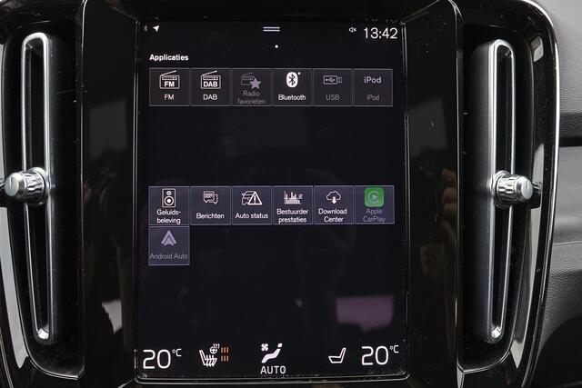 Volvo XC40 T5 Recharge Plus Dark - IntelliSafe Assist - 360º Camera - Harman/Kardon audio - Verwarmde voorstoelen & stuur - Parkeersensoren voor & achter - Elektr. bedienb. voorstoelen met geheugen links - Draadloze tel. lader - Extra getint glas - 19' LMV