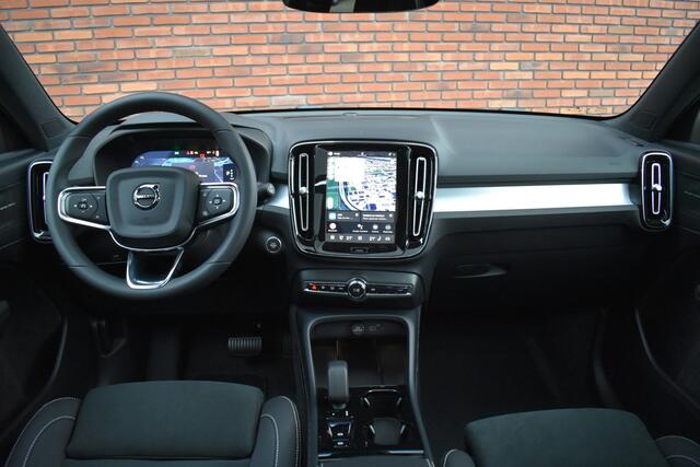 Volvo XC40 B4 210PK Plus Black Edition | Lounge Pack | 360 Camera |