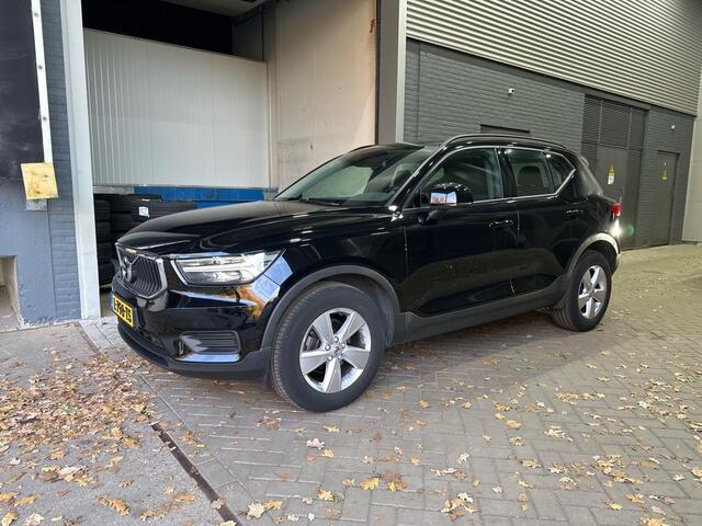 Volvo XC40 T2 Momentum | Stoel+Stuurverwarming | Camera | Apple Carplay | DAB | Elektrische Achterklep