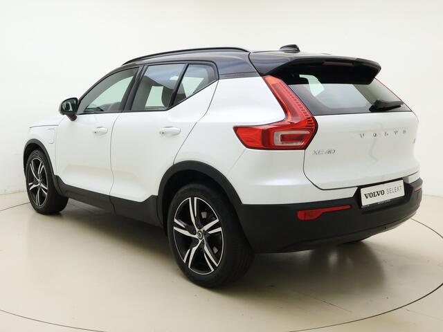 Volvo XC40 T5 262pk Recharge R-Design / Stoel/- en stuurverwarming / Power seats / Trekhaak / Elektr achterklep / Camera rondom /