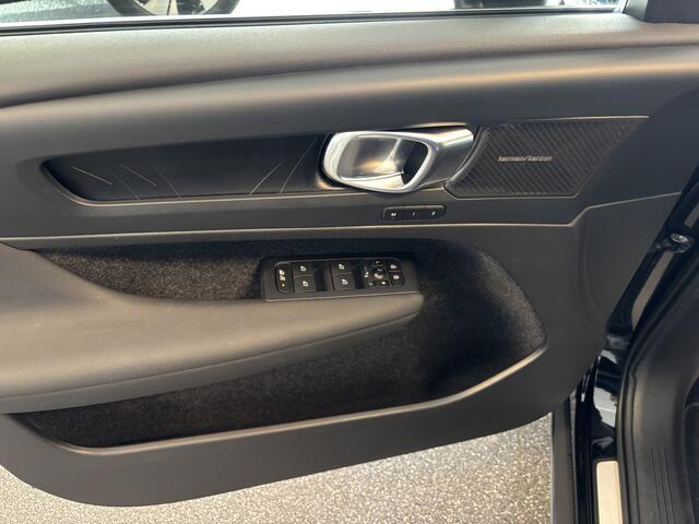 Volvo XC40 1.5 T4 Plug-in Ultimate Bright / Panoramadak / Leer - Alcantara / Harman-Kardon / Dab+ / Apple Carplay / Stuur- en Stoelverwarming / MY 2023 - Elek Trekhaak -