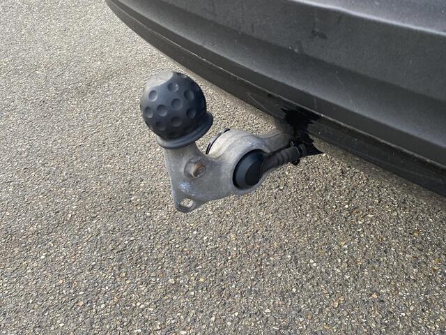 Volvo XC40 Recharge P8 AWD R-Design 1e eigenaar | Origineel NL auto | Pano | Harman Kardon | 360° Camera | Elec. trekhaak | Rijklaar met 12 mnd BOVAG | BTW verrekenbaar