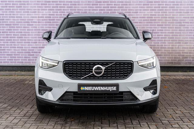 Volvo XC40 2.0 B4 Plus Dark | Adaptieve Cruise Control | Trekhaak | Elektrische stoelverstelling | Stoel + stuurverwarming | Harman Kardon audio | Verwarmbare Voorruit | Dodehoekdetectie | Carplay |