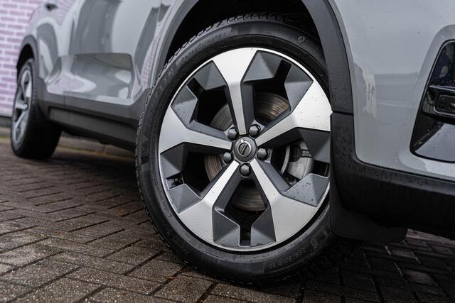 Volvo XC40 2.0 B4 Plus Dark | Adaptieve Cruise Control | Trekhaak | Elektrische stoelverstelling | Stoel + stuurverwarming | Harman Kardon audio | Verwarmbare Voorruit | Dodehoekdetectie | Carplay |