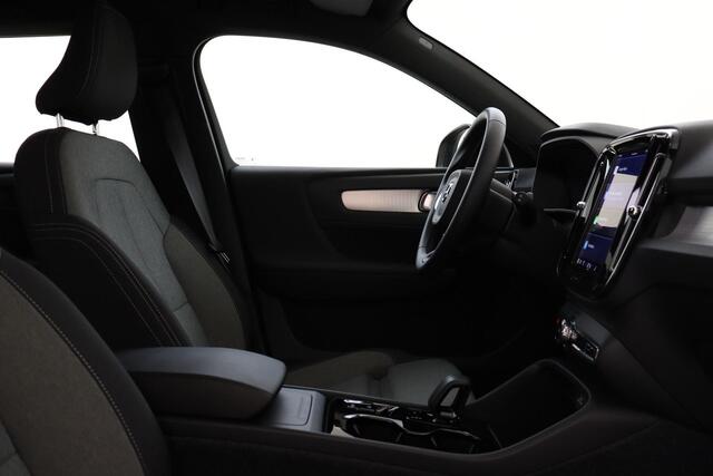 Volvo XC40 B4 (M-HYBRID) PLUS DARK -CAMERA|ADAP.CRUISE|VERW.VOORRUIT|TREKHAAK|HARMAN/KARDON|19"