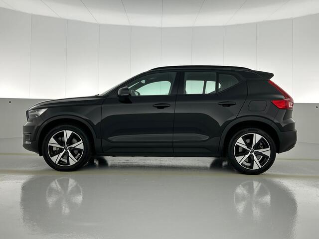 Volvo XC40 Recharge 78KWH. AWD R-Design 100% Elektrisch, 100% Stijlvol / Pdc.+Camera / 1/2 Leder / Stoel-Stuurverwarming / Navigatie / Apk 05-2027