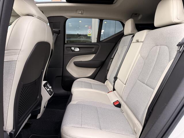 Volvo XC40 1.5 T3 | Pano | Navi | ACC | Achteruitrijcamera | Stoelverwarming | Apple Carplay |